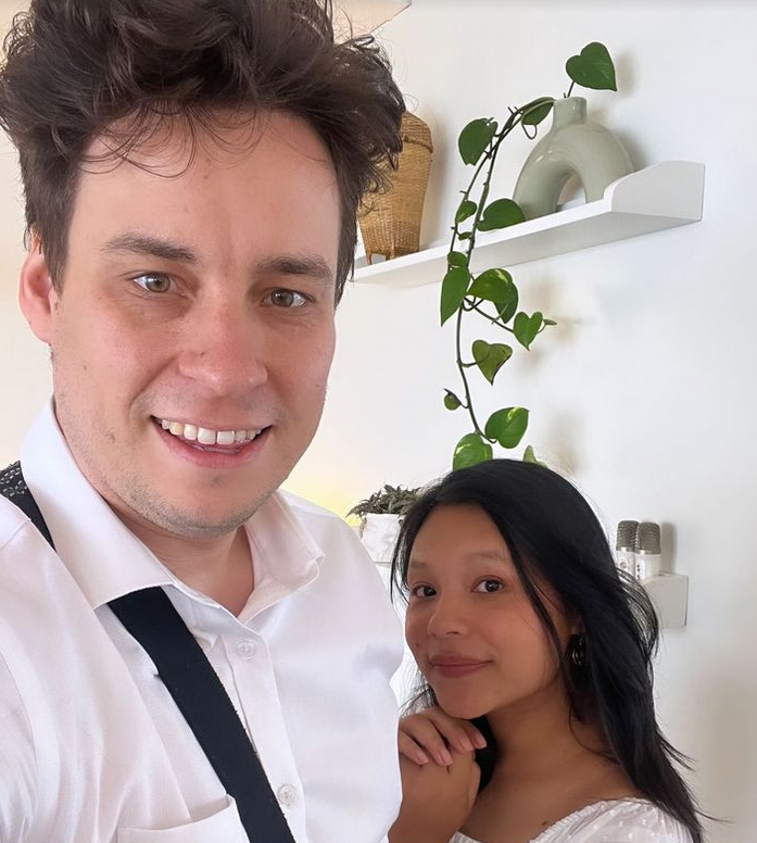 KiplingCrossing's tweet photo. It's crazy, as an Australian, being able to reach >24 Million people in Northeast #india  after moving with my wife to her home town

We love integrating and sharing our Australian lifestyle here. @AusCGKolkata @AustradeIndia let's work together to share some of our aussie goods. https://t.co/yejM2BsJvO