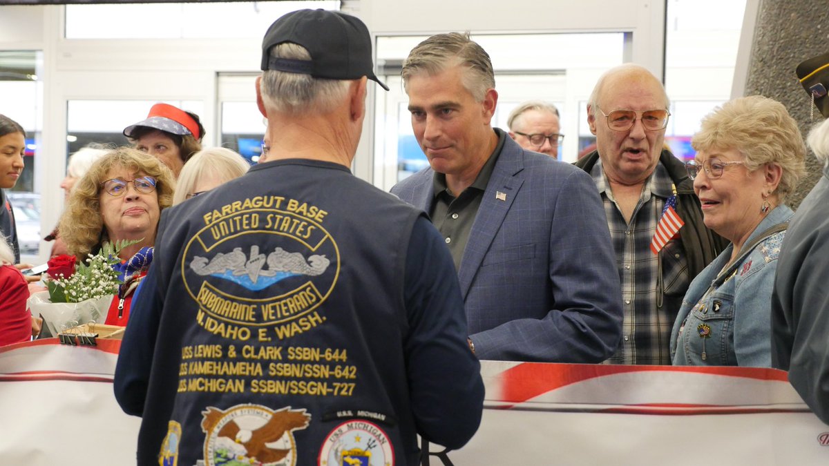 It was great to join the Daughters of the American Revolution to welcome home America’s best - our Veterans- as the Honor Flight returned to Spokane! So great to see so many friends! Eleanor and I have previously hosted the DAR at our home. Such an honor to thank our Vets 🇺🇸