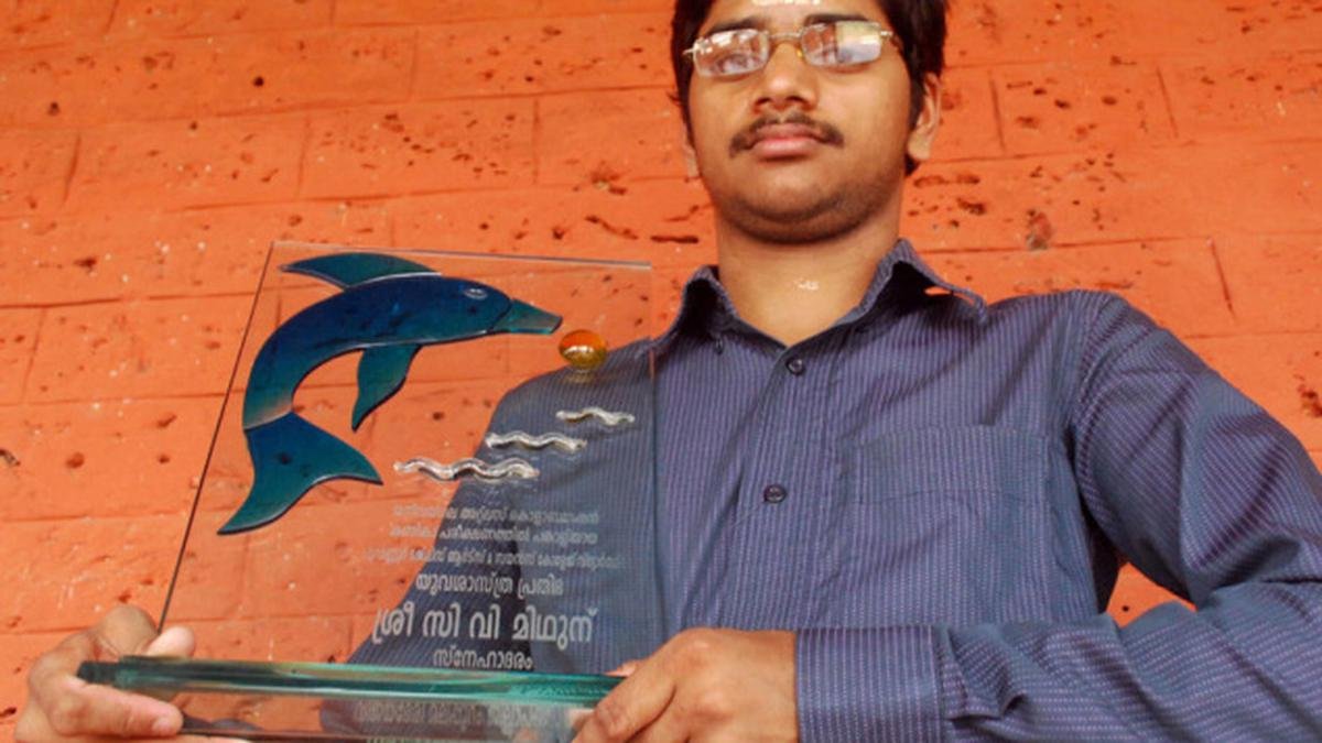 thehindu.com/news/national/… If I remember well this young student simply accessed LHC@Home projects and data. His effort and success with attempting to look at #Data from far away in #2010 serves as an inspiration #Bravo #India. I wish I could read what's written on his plaque!