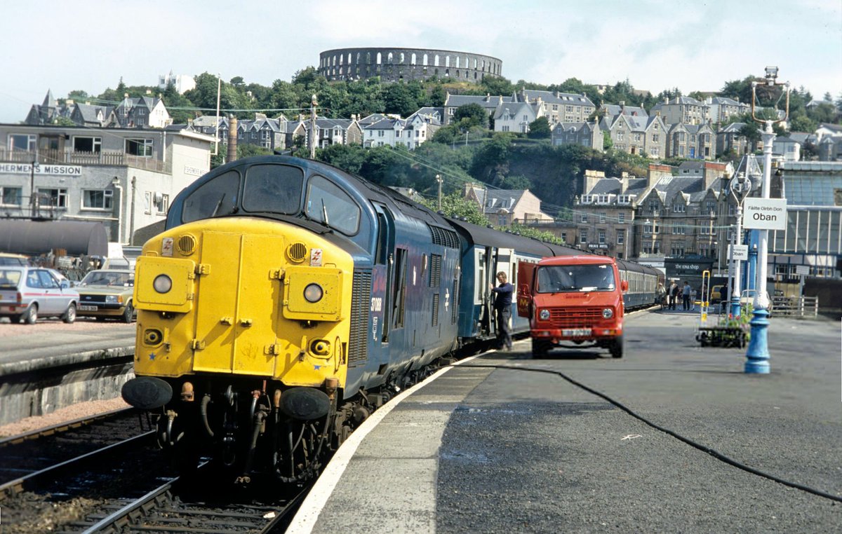 BR Class 37088 at Oban, Service to Glasgow (Queen Street) collects mail before departure. 7th August 1985 [National Railway Museum]