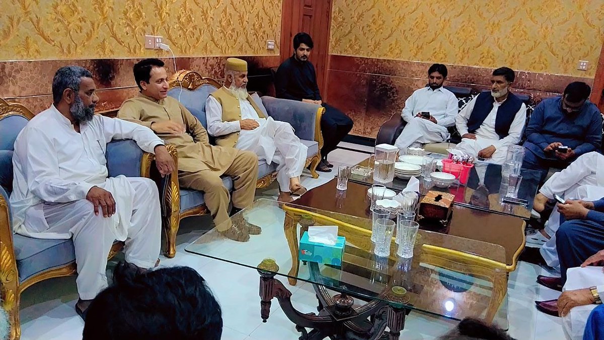 MNAMohsinRanjha's tweet photo. چک نمبر 30 میں چوہدری جاوید چیمہ کے ہمراہ رکن صوبائی اسمبلی حلقہ پی پی 74 میاں اکرام الحق کے ہاں پر تکلف اعشائیہ میں شرکت
#NA83 #PP74 https://t.co/XcHuBxgBuZ