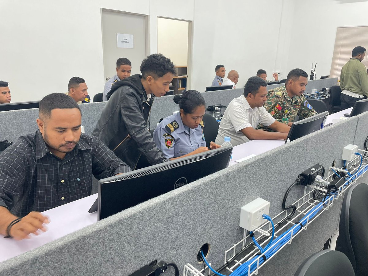 UNODC Global Maritime Crime Programme (@unodc_mcp) on Twitter photo <a href="/UNODC_MCP/">UNODC Global Maritime Crime Programme</a> delivers training on MDA for Fisheries Enforcement to 30 participants from multiple maritime stakeholder agencies represented at the Centro de Operações Marítimas -COMAR (Maritime Operations Centre) in Timor Leste 🇹🇱.
#BorderManagement <a href="/UNODC_MCP/">UNODC Global Maritime Crime Programme</a> delivers training on MDA for Fisheries Enforcement to 30 participants from multiple maritime stakeholder agencies represented at the Centro de Operações Marítimas -COMAR (Maritime Operations Centre) in Timor Leste 🇹🇱.
#BorderManagement