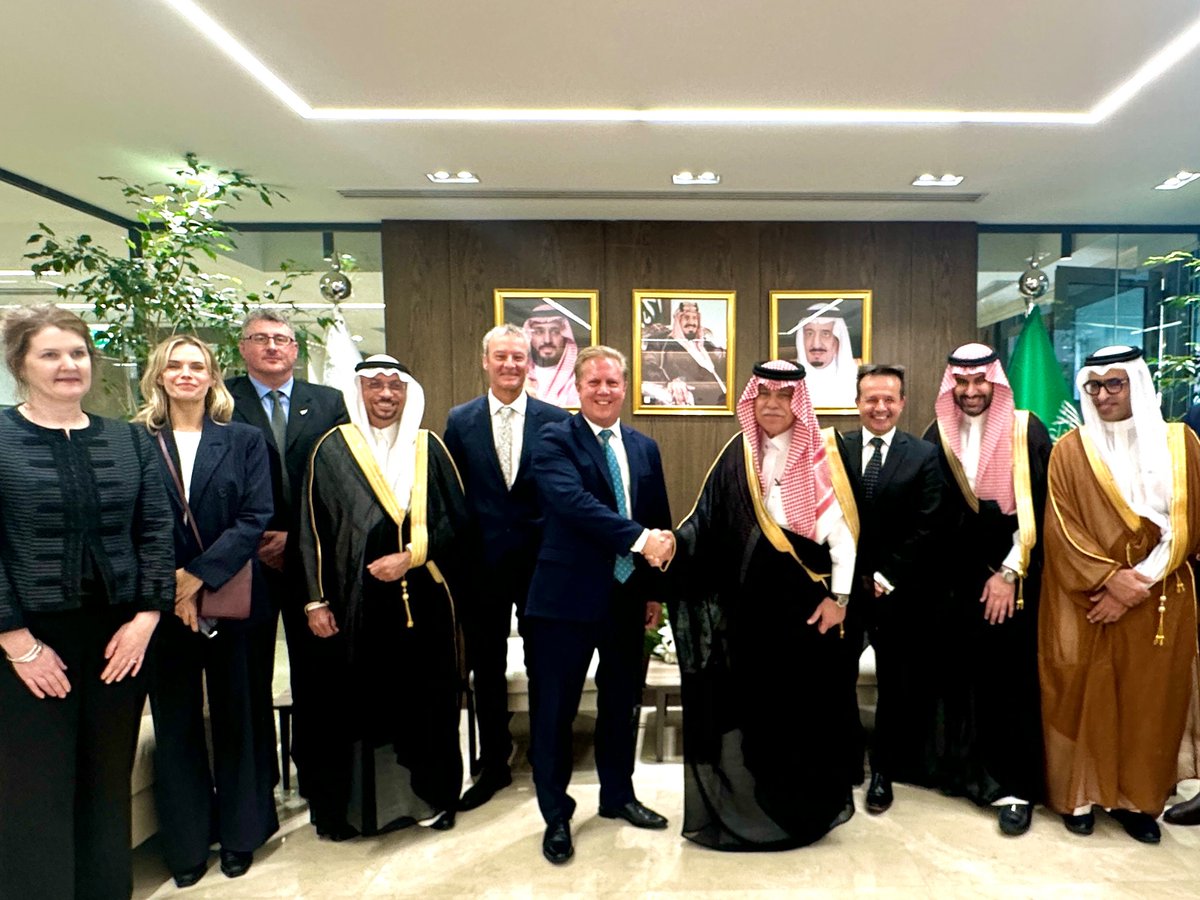 Great to meet again with my trade counterpart Saudi Arabia Minister of Commerce HE Majid Al Qasabi @malkassabi while in Riyadh yesterday. We had a productive & constructive discussion about ways to grow trade between our countries, especially in tourism and services 🇸🇦🇳🇿