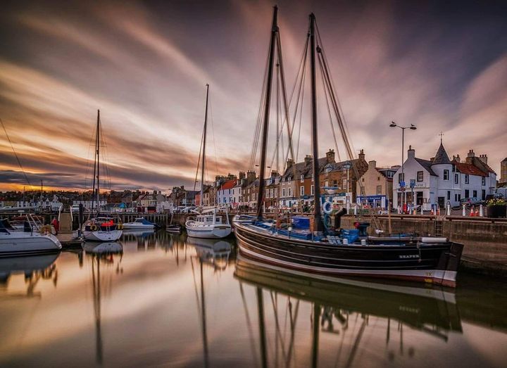 The light dancing with the sky at #AnstrutherHarbour. Great 📸: Blair McHattie #Anstruther #Fife #Scotland #ScottishBanner #Alba #BestWeeCountry #TheBanner #LandOfLight #VisitScotland #LoveScotland #LoveFife #ScotlandIsCalling #AmazingScotland