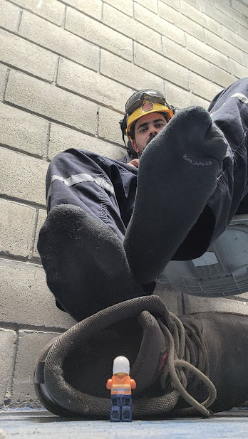 GiantFelipe89's tweet photo. Get in bug! We still have the rest of the shift left
#macro #macrophile #macrofilia #coiledfist #sizefetish #sizetwitter #workboot #bigboot #workgear #workgearfetish #sock #smellysock #soxfetish #sox https://t.co/dxhYvzec0k