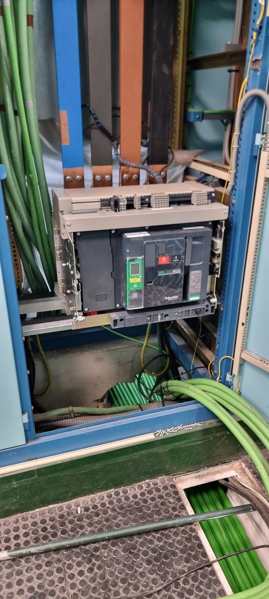 etemindustrial's tweet photo. Quebtrabajo más bonito tenemos @DomoElectra @sr_instalador @SchneiderES https://t.co/iFM2KTS1ap