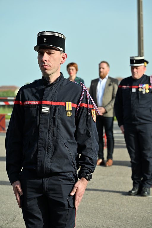 SDIS54's tweet image. 1 / 2 #Passcom
Le commandement du CIS de Toul a été confié hier par le colonel Fabrice Pape, DDA du SDIS54 et commandant en second, au CNE Antoine GOITTET, officier au @sdis54 depuis 10 ans, en présence de nombreuses autorités, de sapeurs-pompiers, JSP, ELUD, PATS et familles.