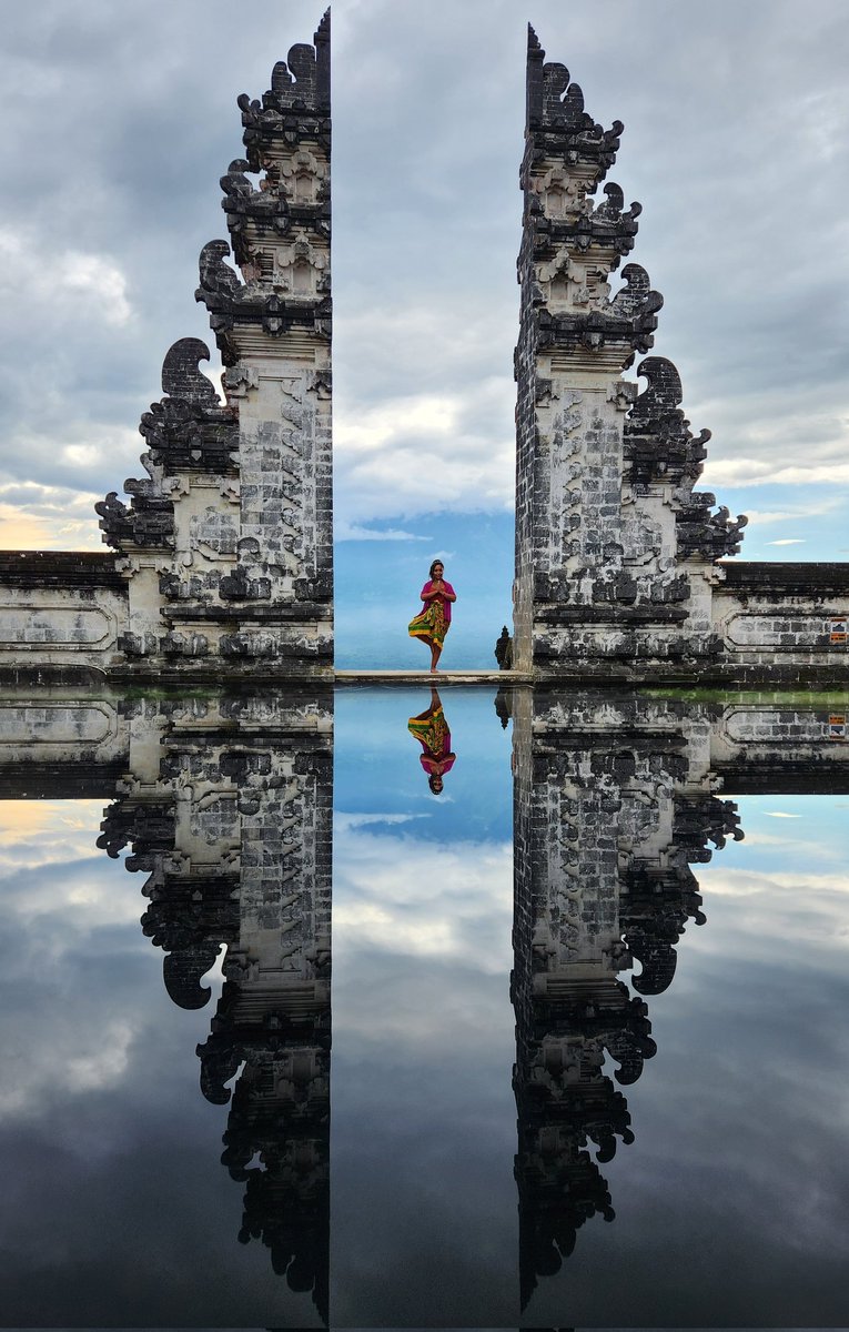 Officiellement Coach de vie certifiée <a href="/jayshetty/">Jay Shetty</a> ✨️
Immensément reconnaissante pour cette expérience 🤲🏽
Merci à mes superviseurs, Yomna Yousef &amp; Viraj Oza, pour leur soutien inconditionnel 🏆
Jay Shetty Certification School 🎓
•
#lifecoaching #lifecoach #ritaikhouane #grateful