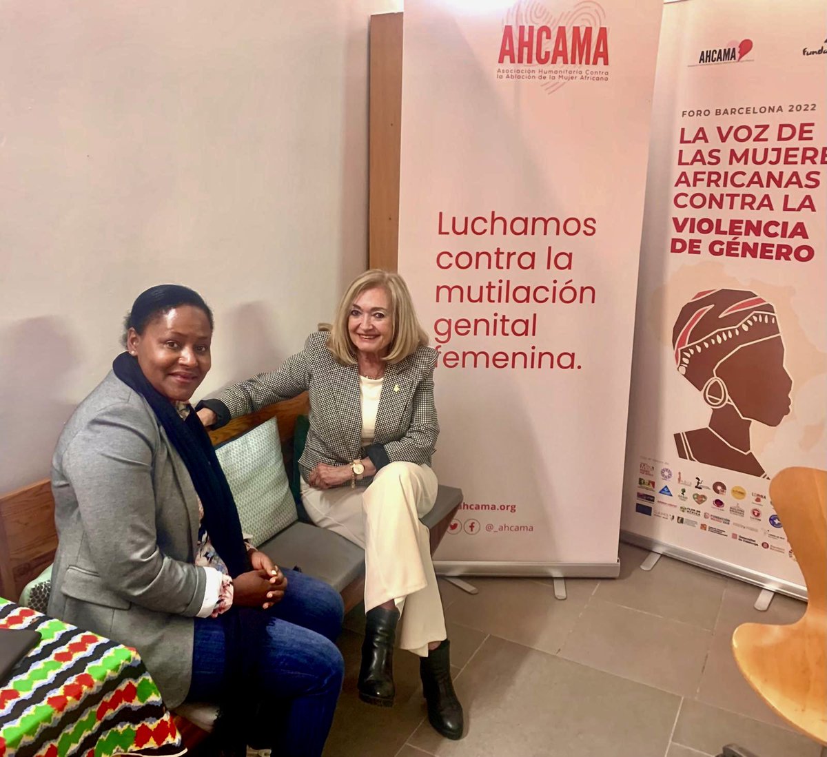 Reunió de treball a Barcelona, amb la presidenta d’Ahcama, la veu d’Africa contra l’ablació del clítoris. Exemples esgarrifosos, treballs en comú per a conseguir erradicar-ho, lluita conjunta, projectes de futur.  <a href="/_AHCAMA/">@_AHCAMA</a> <a href="/ObservatoriPPC/">Observatori de la Dona PPC</a>  <a href="/PPCatalunya/">PP de Catalunya</a> 
#feminismebenentes