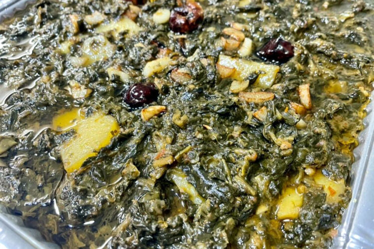 naturebring651's tweet image. Aloo Palak is a delicious and simple dish. Indian spices and herbs are used to make it tasty. Iron is found in abundance in spinach, ....read...recipewebidea.com/how-to-make-al…
#recipewebidea #howtomake #aloopalak #potatoandspinachcurry #maincourse #aloopalakkisabji