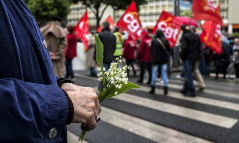 Bu yıl da 1 Mayıs'ı birkaç yıl önceki şu zincirin tekrarıyla kutlayalım.

"Müge nedir, yağı olur mu, Haymarket'e nereden gelindi, Enternasyonal neden dağıldı, Diorissimo ne alaka?" gibi olası soruların cevapları, renkli, resimli :
threadreaderapp.com/thread/1256964…