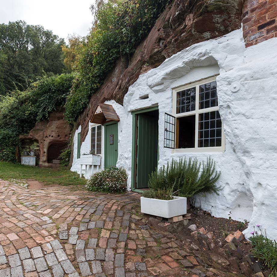 Happy Staffordshire day! Today we're celebrating by shining a spotlight on our lovely 2-for-1 Gardens in the area. 🌸

1) Biddulph Grange 📷 John Millar
2) Shugborough Estate 📷 David Goacher
3) Middleton Hall and Gardens
4) Kinver Edge and the Rock Houses 📷 Annapurna Mellor