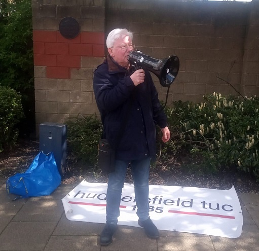 Moving tribute to victims of Huddersfield’s worst fire disaster on International Workers’ Memorial Day huddersfieldhub.co.uk/moving-tribute… #LocalToOssett #westyorkshire