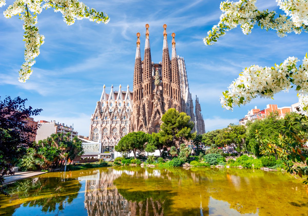 #バルセロナ のシンボル「#サグラダ・ファミリア」✨

奇才 #ガウディ が1883年に引き継ぎ、生涯を捧げた教会としてあまりに有名🥰

高さ172.5メートルのメインタワー「イエス・キリストの塔」が2026年に完成予定👀

あなたはいつ見に行く❓

👉bit.ly/3T0F5LG

#VisitSpain #SpainUrban