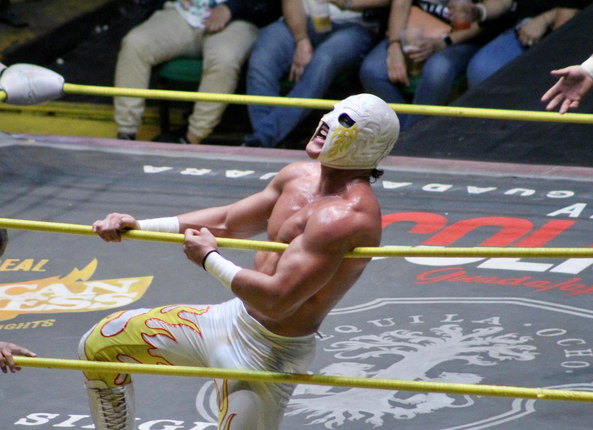 CMLL_OFICIAL tweet picture