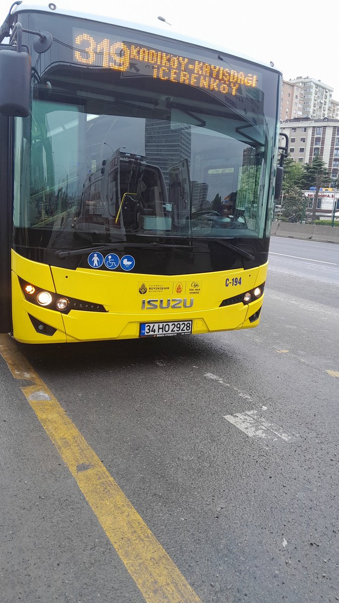 #1Mayıs
 Otobüs şoförü 112 yi arayın dedi .ve hemen otobüsü sağa çekip hasta  ile ilgilendi .
Kendisini çok teşekkür ediyorum. 
@iettdestek 
@ietttr 
#şoför C-194 
Kayışdağ Yedpa Kadıköy otobüsü