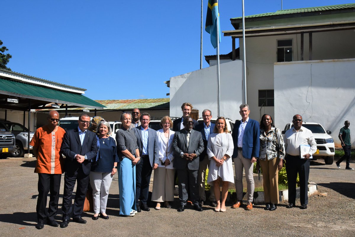 As part of their visit to Morogoro, 🇪🇺EU Ambassadors had fruitful discussions with Hon. Adam Malima, the Morogoro Regional Commissioner, during a courtesy visit to his office. The discussions focused on initiatives to chart a greener future for the region. #TeamEurope