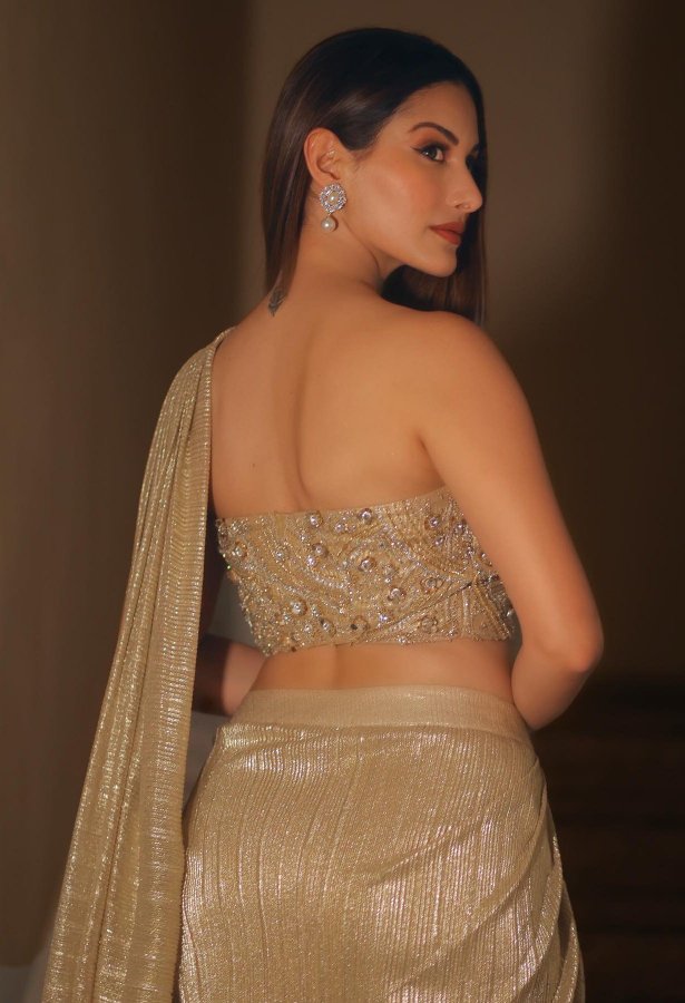 GMeNf-QboAAHjAR?format=jpg&name=900x900