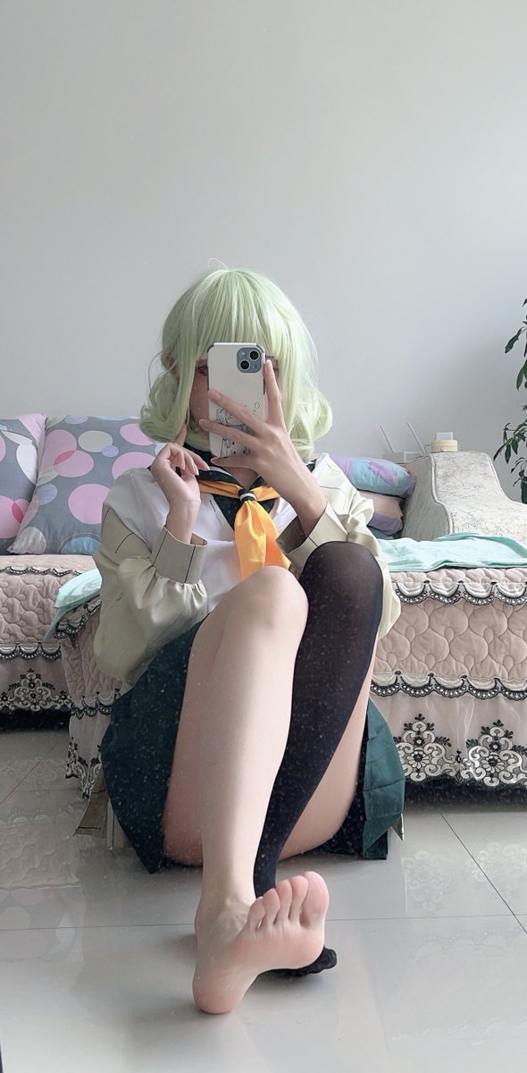 补一个裸足加短袜 https://t.co/763GAYDAuC