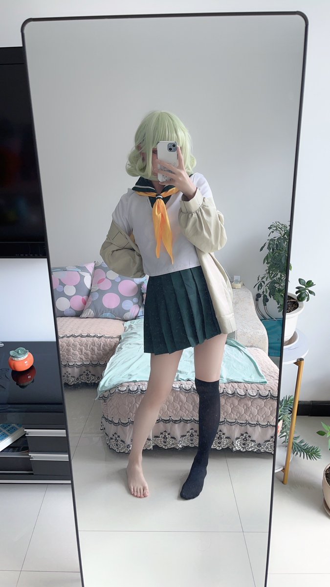 补一个裸足加短袜 https://t.co/763GAYDAuC