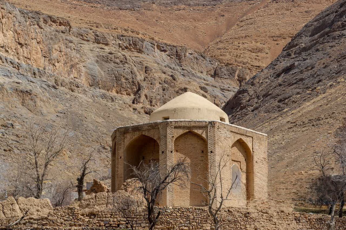روستای انجدان، نگین گردشگری اراک
عکاس: عزت اله صوفی 
#انجدان
#نگین_گردشگری
#اراک