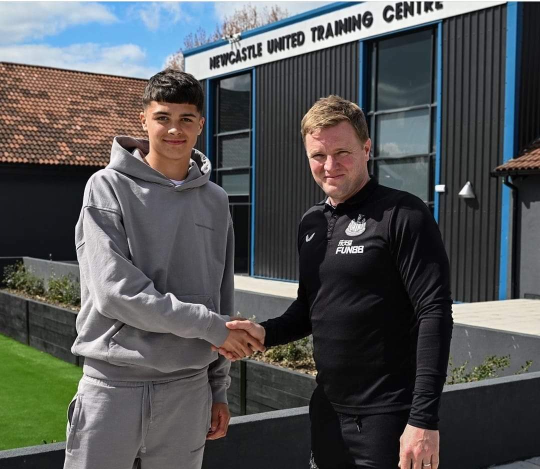 On this day in #NUFC history back in 2023, Lewis Miley signed his first professional contract with Newcastle United.

What a break-through campaign this lad has had since! Can't wait to see what the future holds for him both on Tyneside and internationally 🏴󠁧󠁢󠁥󠁮󠁧󠁿

#NUFC #NUFCFans