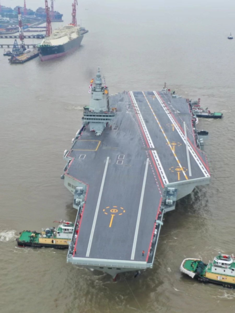 #China 's aircraft carrier Fujian sets out for maiden sea trials! 😎#science