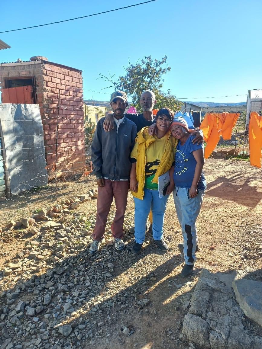 AncNamakwa49438's tweet photo. DOOR-TO-DOOR-WARD 4 &amp; 3 KHAI MA LET

ANC Volunteers embarked on a massive contact session in Aggeneys with Ward Councillor.

#VoteANC🗳️
#FirstBallot🖤💚💛
#SecondBallot🖤💚💛
#ThirdBallot🖤💚💛
#ANCAtWork
#LetsDoMoreTogether https://t.co/fm7HE0hupw