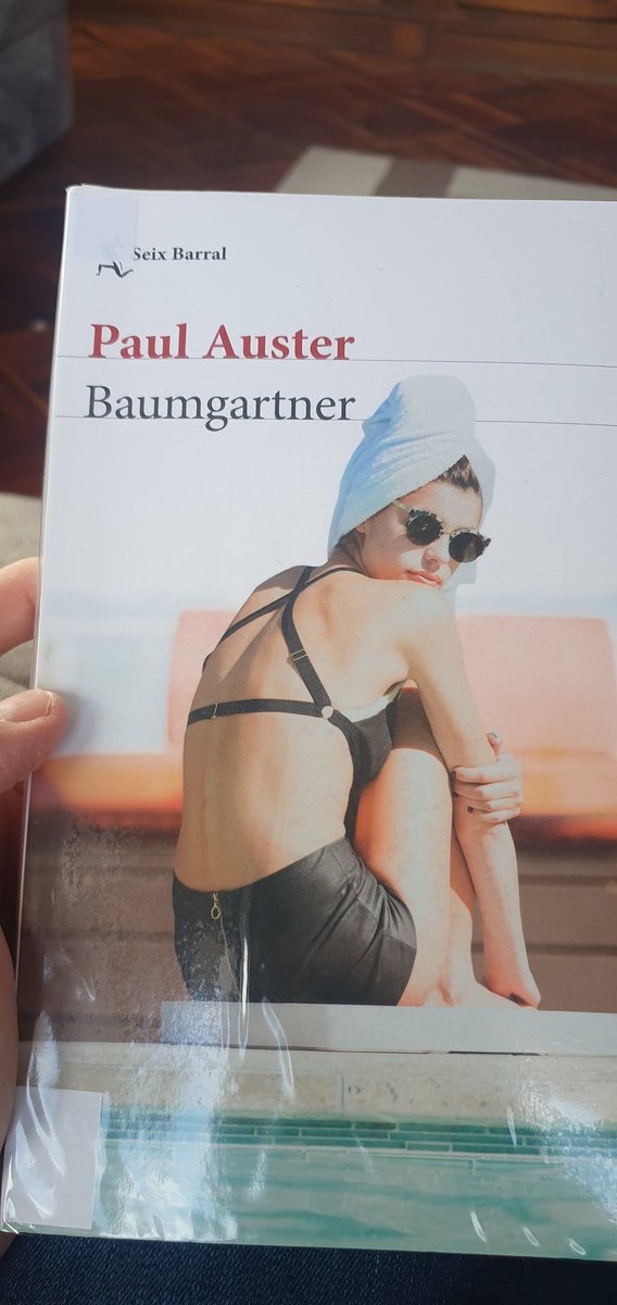 Esta misma semana terminé de leer este libro. Me hizo pensar en el paso del tiempo. 
La vida es extraña. Y la verdadera tiene lugar en nuestro interior. 
 
Buen viaje, Paul Auster. Gracias por tantas horas buenas.