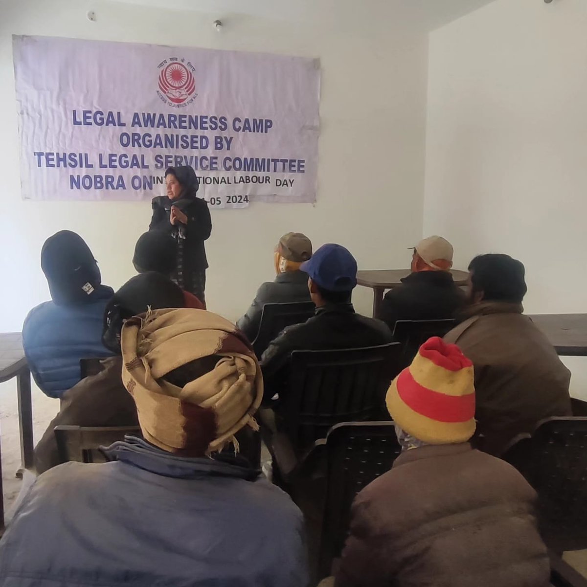 Celebrating International Labour Day organized by Tehsil Legal Service Committee Nubra at Bogdang Nubra . My elder sister Advocate @AdvZulikha is explaining the importance of this day to the labours.
#LaborDay2024
@LabourMinistry @ilo @ajaykraina @LabourLaw_PhD @LabourLawRN