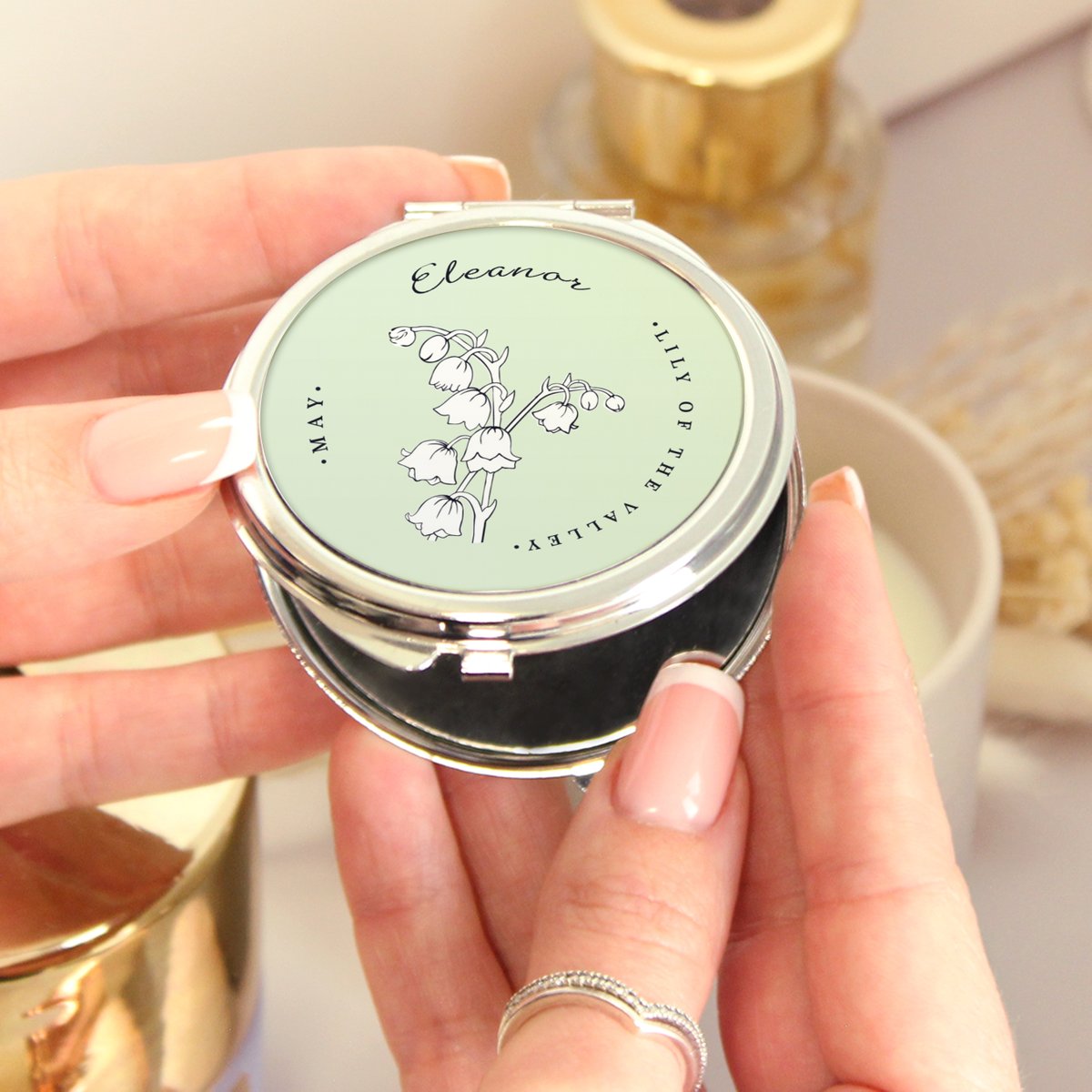 Personalised with any name, this compact mirror featuring the birth flower for May, is a pretty gift idea for a birthday this month lilybluestore.com/products/perso…

#giftideas #birthday #mhhsbd #earlybiz
