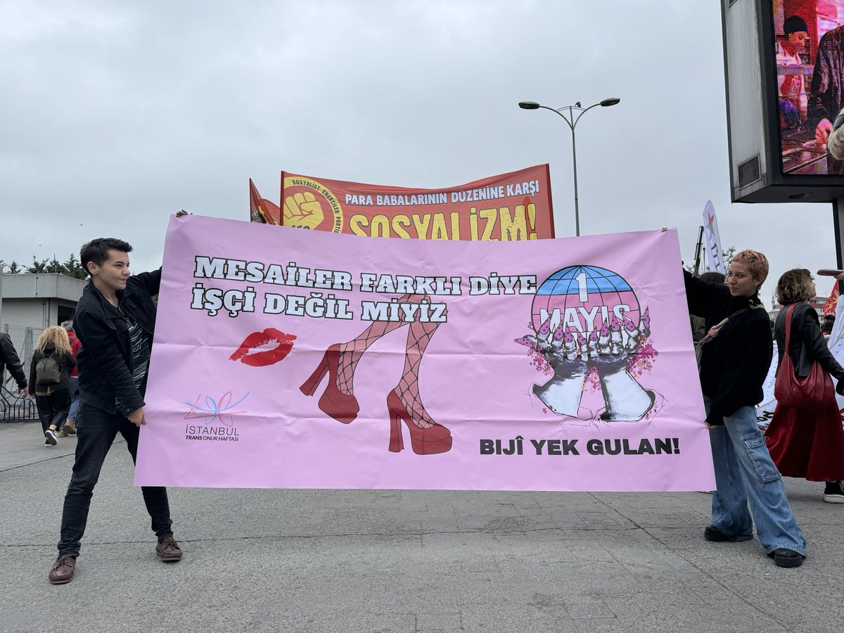 10. İstanbul Trans Onur Haftası, 1 Mayıs pankartını açtı: 'Mesailer farklı diye işçi değil miyiz' @tprideistanbul #1Mayıs