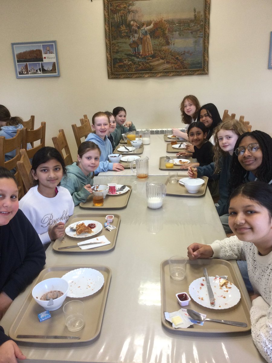 Another lovely continental breakfast on the Y6 residential 🇫🇷 #derbyhighprimary #happychildren