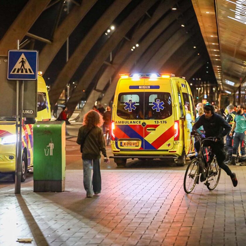 #Amsterdam - Persoon te water naast Amsterdam Centraal - 112meerlanden.nl/2024/05/01/ams… - #vlnnieuws