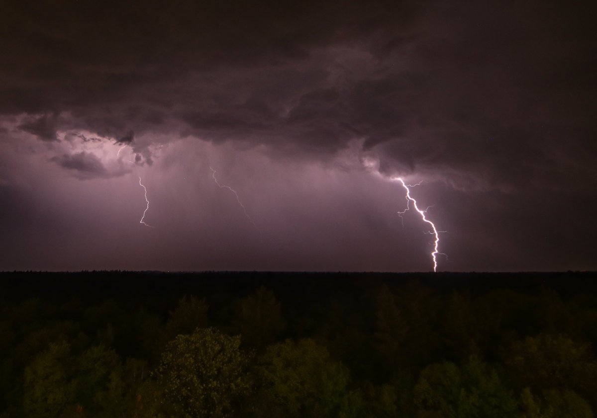 Lekker actief #onweer afgelopen nacht in #Zeist <a href="/weermanrobert/">➡️ Robert de Vries</a>
<a href="/Weerplaza/">Weerplaza.nl</a>
<a href="/BuienRadarNL/">Buienradar</a>
<a href="/WNLVandaag/">WNL Vandaag</a>
<a href="/WilliamHuizinga/">William Huizinga</a>
@weermanreinier
@talpaweer