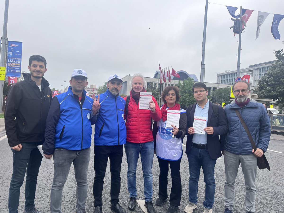 The first group of the #KESK delegation arrived in the #MayDay location. @KESK1995 members are ready to celebrate #1May across the country. @JW_Goudriaan gen. sec of @EPSUnions is with us. Long live #MayDay #1Mayo @ituc @etuc_ces