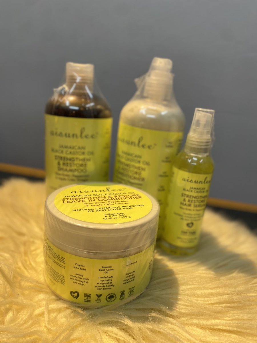 Ibtiano2's tweet photo. Set of Shampoo, conditioner, leave in conditioner and hair serum. 
Price: 99,000 only 

Call us :0758811121 https://t.co/ZFjwbgPgli