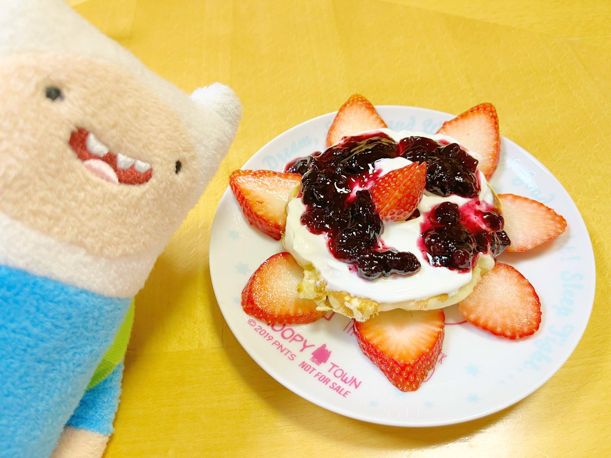 ベーコンパンケーキ2代目とバブルガム・マーセリン感あるデザートを作った🥓🥞🍓🫐
前回使ったフォンデュ用チーズがなかったのでクリームチーズにしたけど、とろみが足りないのが課題