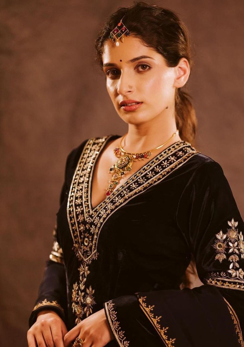 Actress #ThejaswiniSharma looks bold and beautiful in the latest photoshoot snaps 📸 @Thej_sharma @spp_media @PRO_Priya