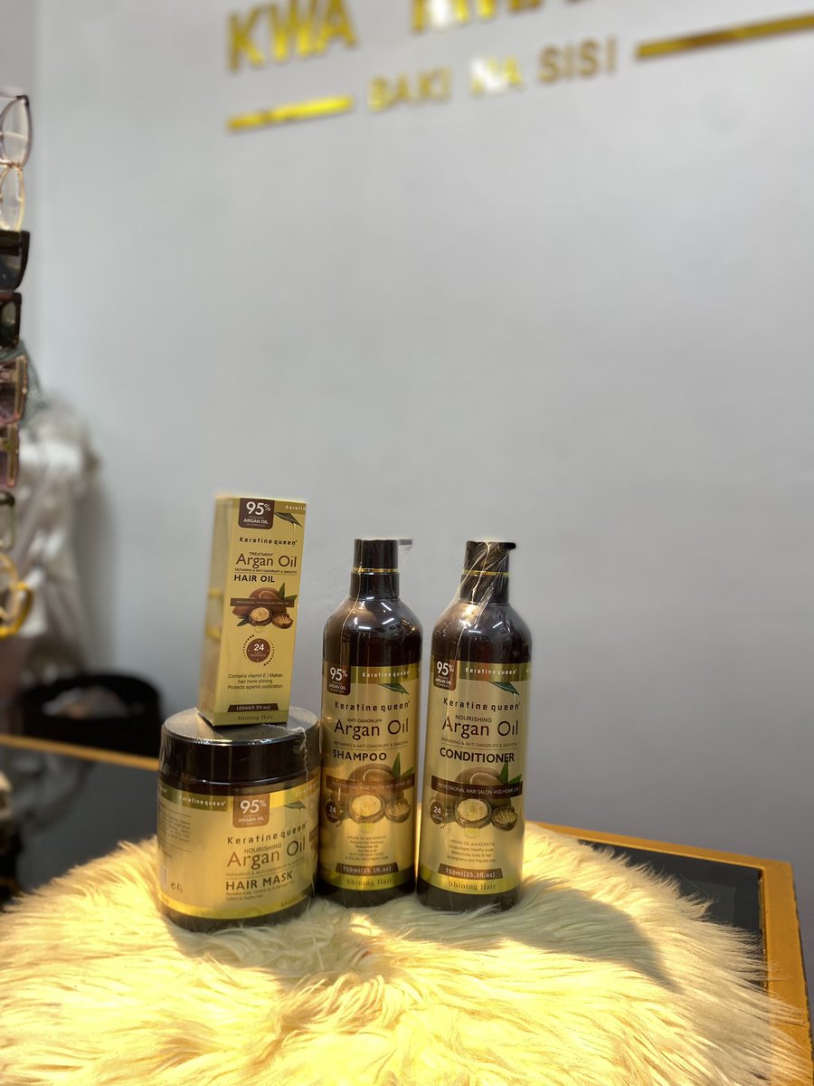 Ibtiano2's tweet photo. Kama ambavyo mwili unahitaji chakula tena ambacho ni balanced, basi na nywele zetu ni hivyohivyo.
Mafuta ya argan yana maajabu makubwa katika ngozi na nywele kutokana na virutubisho vilivyomo kwenye mafuta haya.

Kama nywele zako zinakatika

Nywele hazijai

Below for more caption https://t.co/zqKOYS7r15