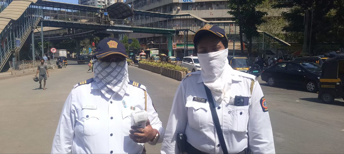 LavVishwakarma's tweet photo. Traffic police Sangeeta Shivaji Chavhan and R S Jadhav ma'am are stationed in Kandivali East, close to Growals Mall 101 Highway.Despite loads of sunshine, both ma'ams did an amazing job helping every driver at that area.@MTPHereToHelp
@MumbaiPolice https://t.co/eYnchW29zN