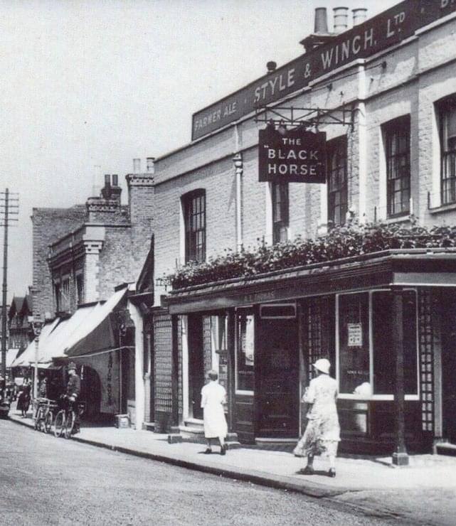 The Black Horse, High Street, Sidcup. 1920s. 
>FH #London #History