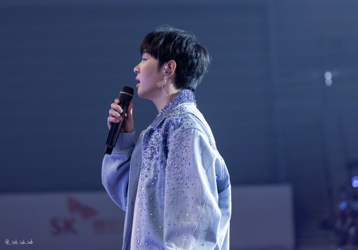 240324 비투비 팬콘

#비투비 #이창섭 #BTOB #leechangsub
#그래_늘_그랬듯_언제나

잘생긴 가나디가 바보 멈무가 되는 찰나 ☺️