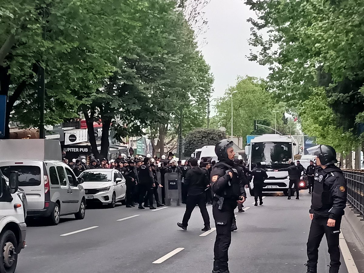 Dozens of protesters detained at Besiktas #MayDay