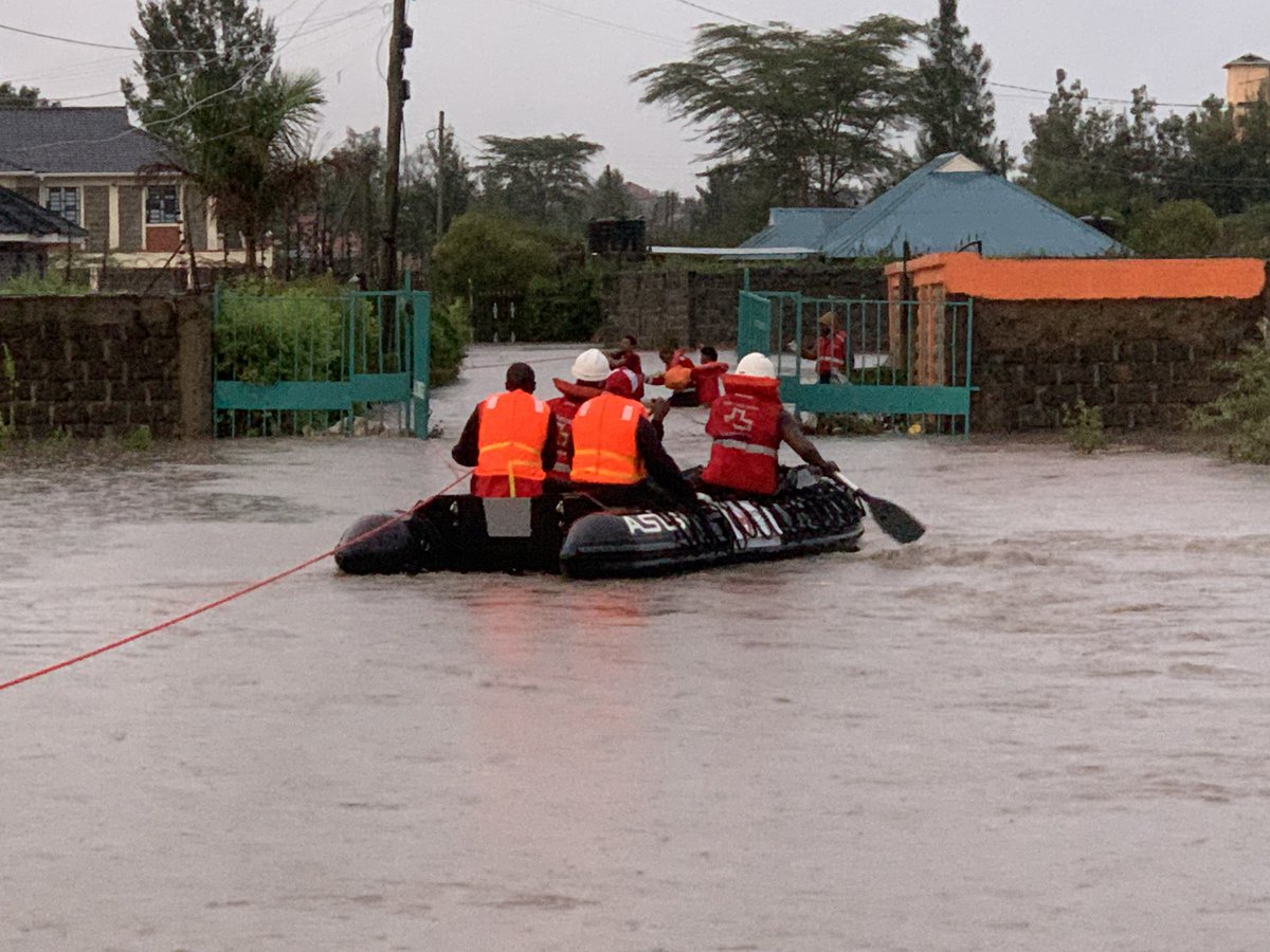 Kenya Red Cross has so far rescued 6 in Kitengela. Most rescue efforts at night are hampered by Kenya Power blackouts