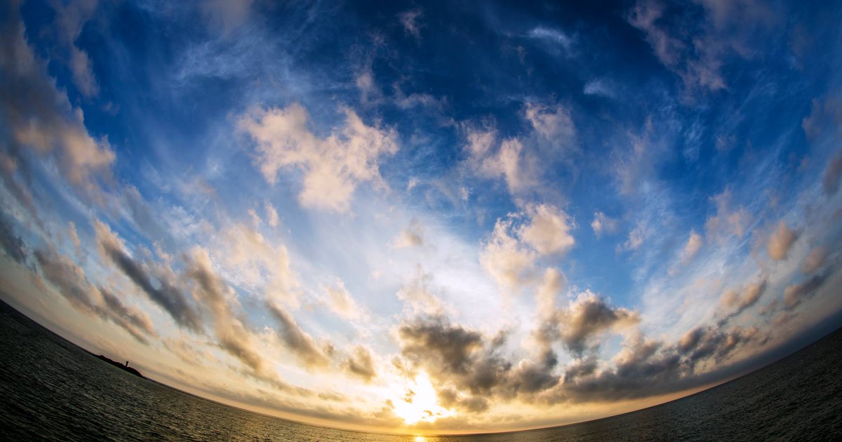 matteod77147188's tweet photo. #EndlessHorizons
#SunsetLovers #SkyPainters #NatureBrilliance #GoldenHour #SeascapePhotography #OceanViews #Cloudscape #TravelGram #Wanderlust #InstaSunset https://t.co/VwkoRyRzdM