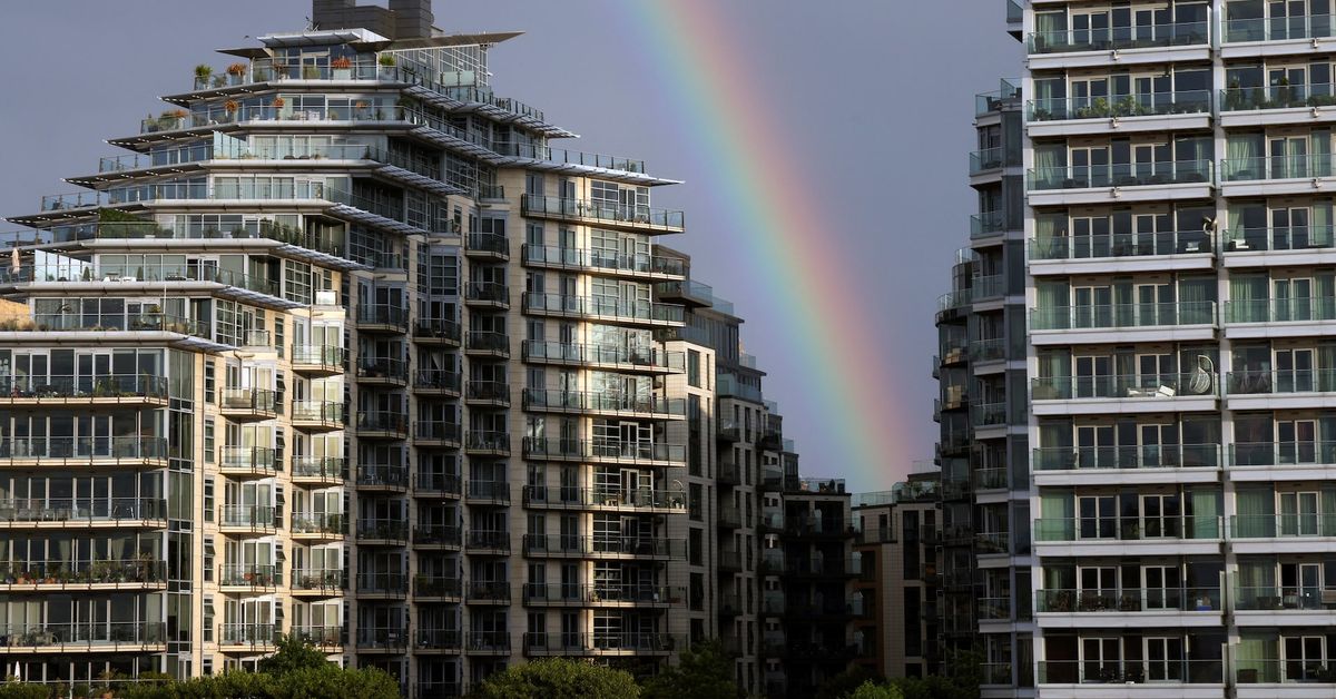 Reuters's tweet photo. UK house prices fall unexpectedly in April, Nationwide data shows https://t.co/EwspfyGYpk https://t.co/Swd6DeO9Ir
