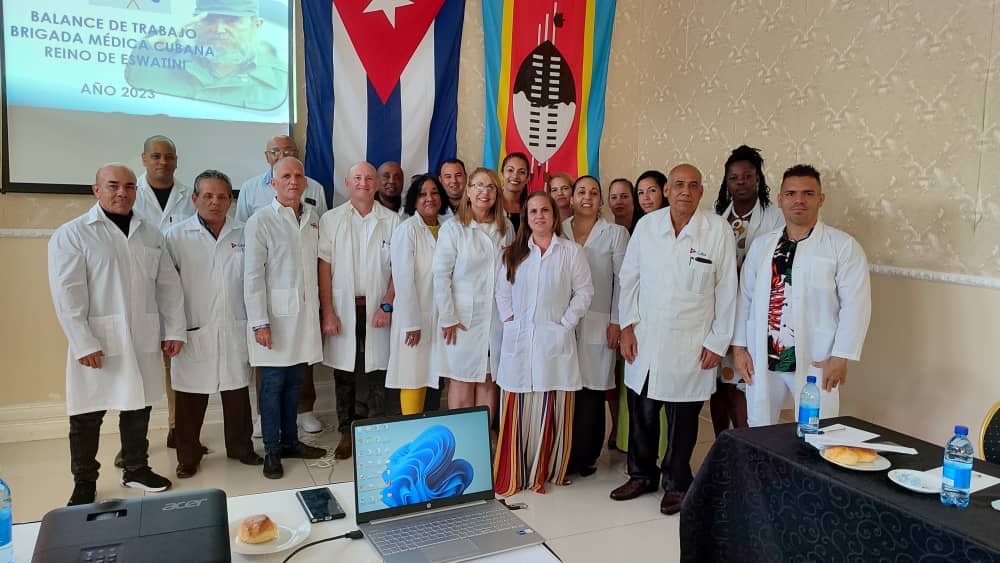 Muchas felicidades a todos los Trabajadores, en especial a los de nuestro sector de la salud ,unido a los de nuestra Brigada Mèdica en Eswatini en este' Dìa Internacional de los Trabajadores" 
Por Cuba juntos creamos <a href="/cabrera_laza/">michael cabrera laza</a> @BMCEswatini <a href="/japortalmiranda/">José Angel Portal Miranda</a>