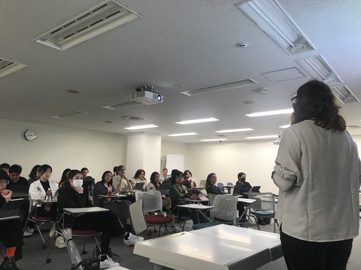 Hello Waseda University, Tokyo. Teaching a class on everyday data gathering with ⁦Birte Vogel #waseda