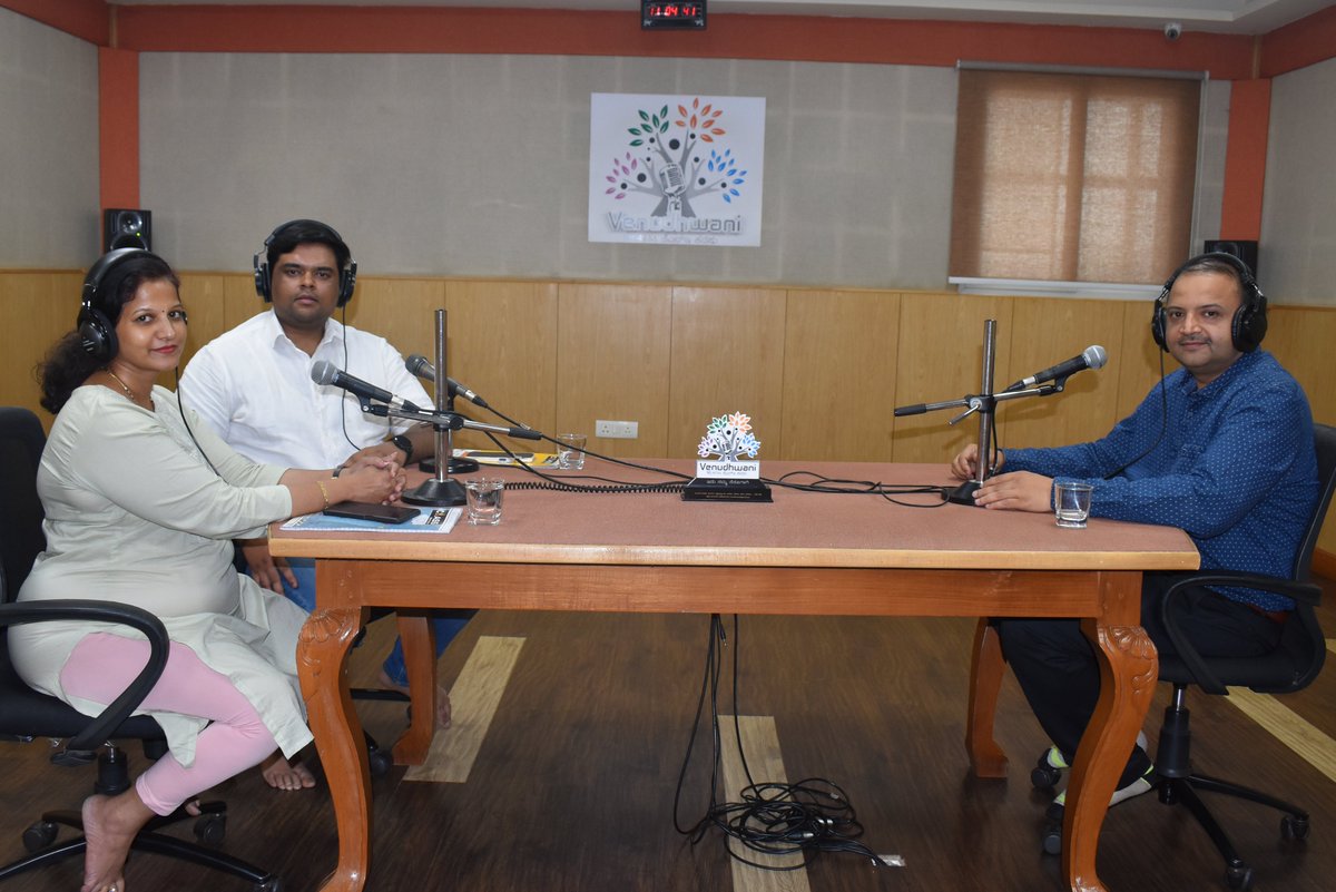 A special live phone in program was conducted on Friday 26th of April 2024 on KLE Venudhwani 90.4 FM under the banner “KLE Health Guide phone in live”.  Dr. Madhav Prabhu, Expert Doctor from KLE’s Dr. Prabhakar Kore Hospital, Belagavi was resource person